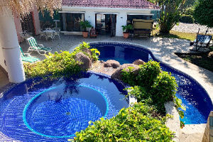 Outdoor private and secure jacuzzi.